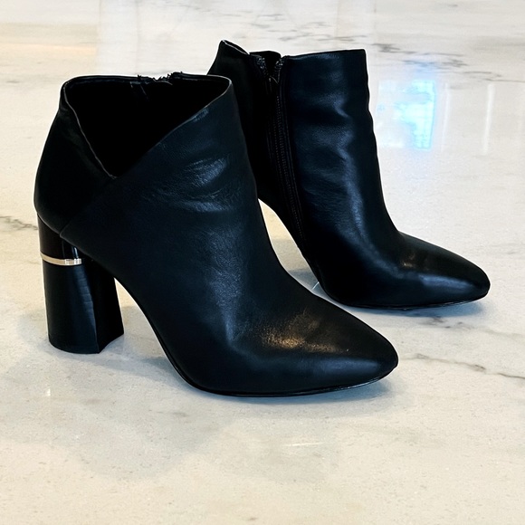 ANTONIO MELANI Shoes - Antonio Melani Black Genuine Leather Ankle Boots